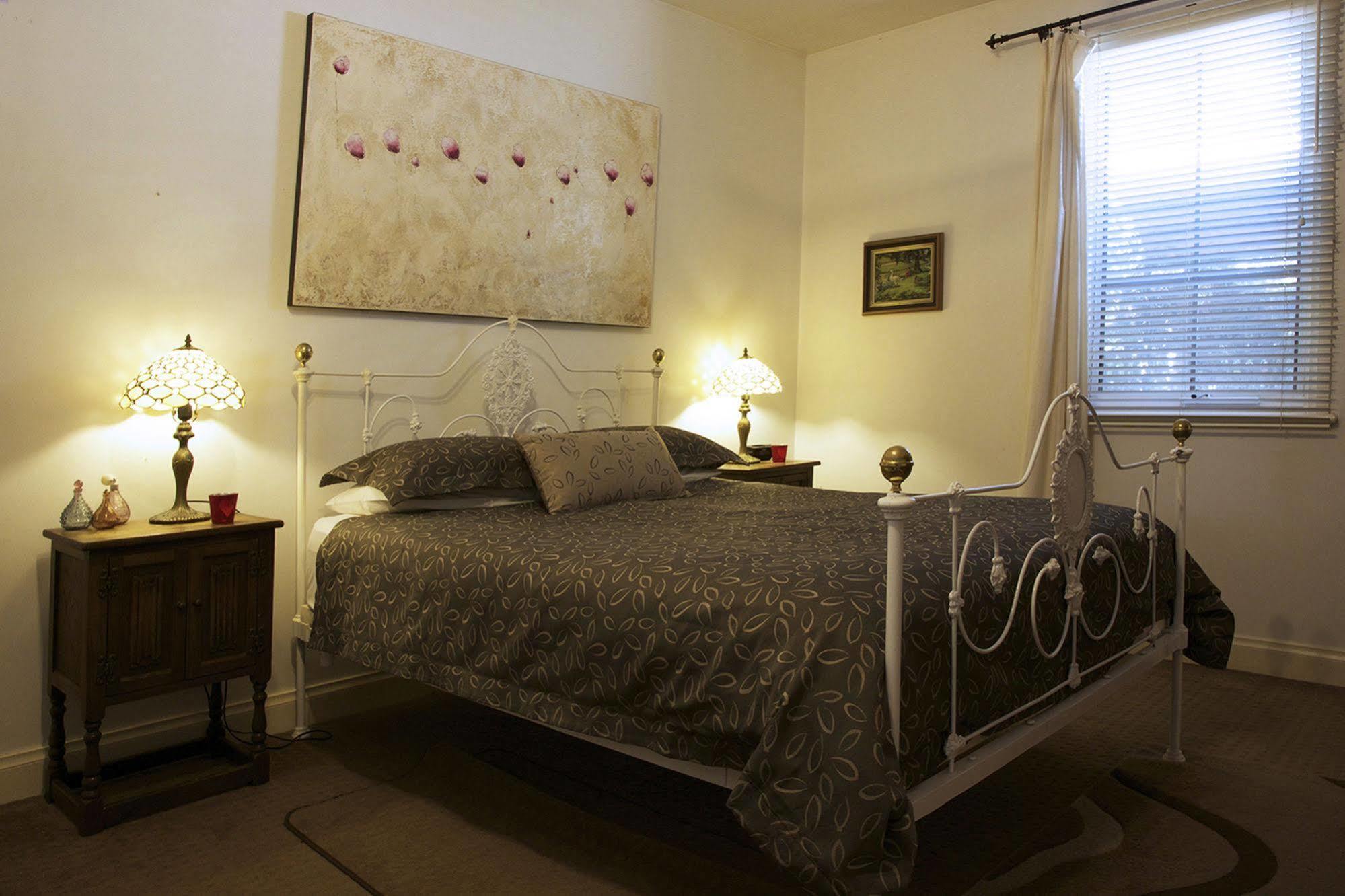 Amy's House Bed & Breakfast Auburn